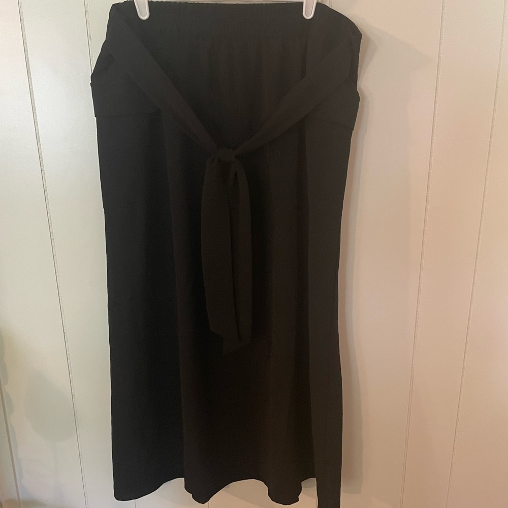 Black maxi skirt worn one time. Size large